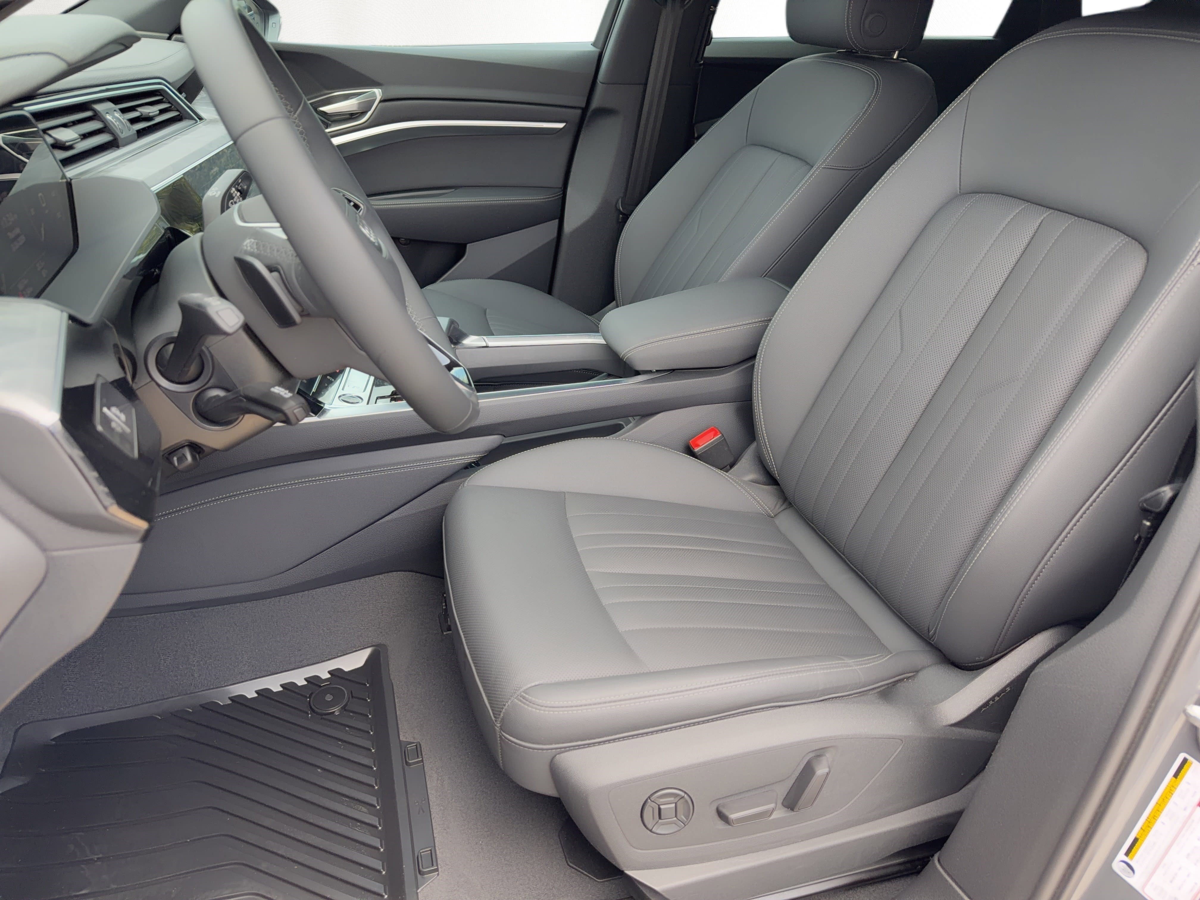 Used 2024 Audi Q8 e-tron Premium Plus w/ Premium Plus Package image 5