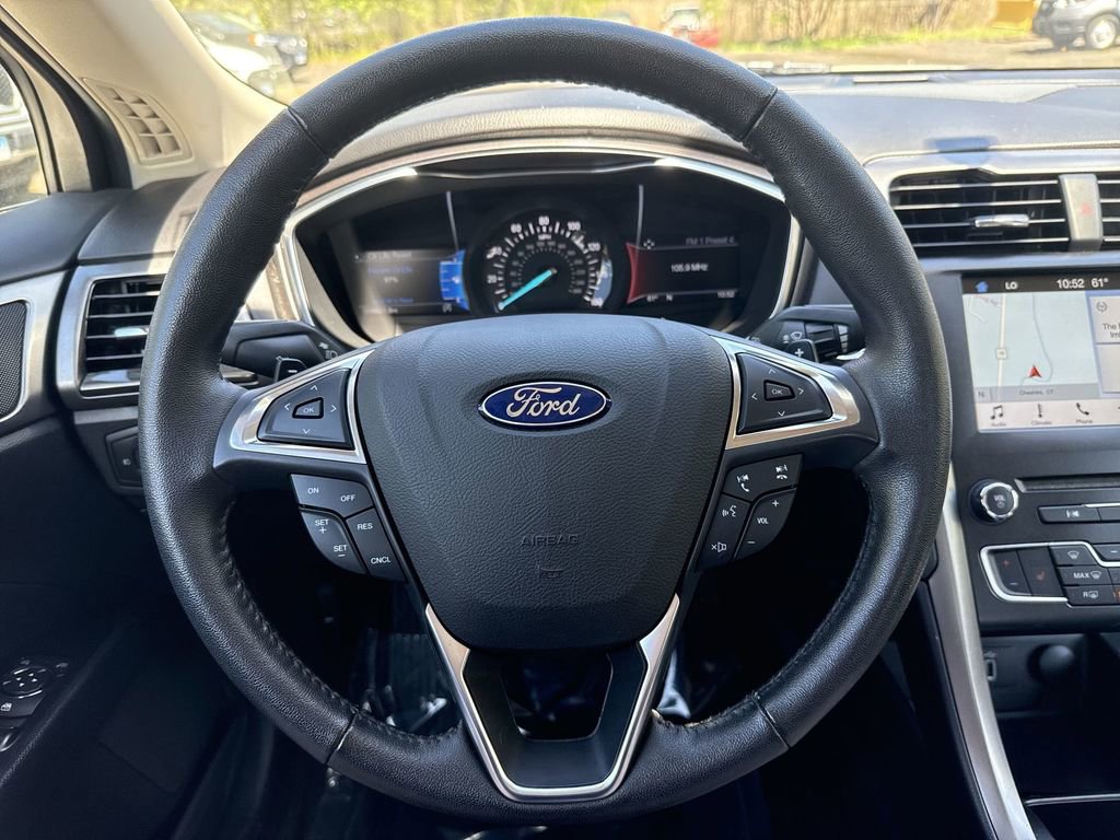 Used 2017 Ford Fusion SE w/ Fusion SE Technology Package FWD image 14