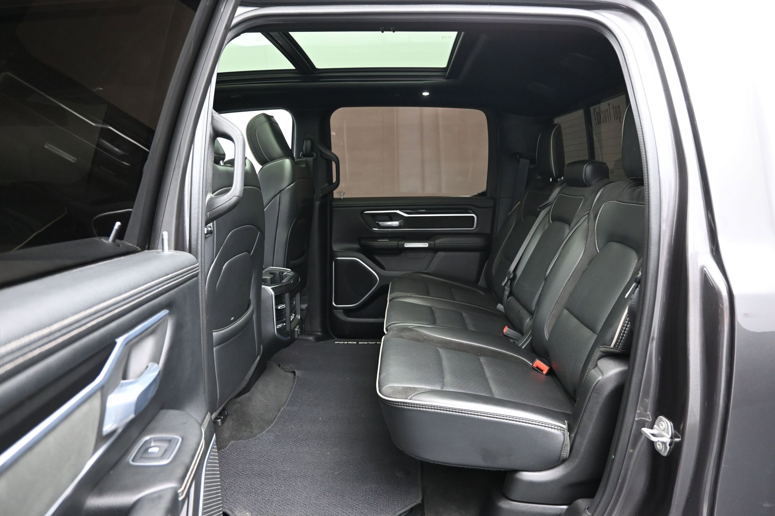 Used 2020 RAM 1500 Laramie w/ Sport Appearance Package AWD/4WD image 11