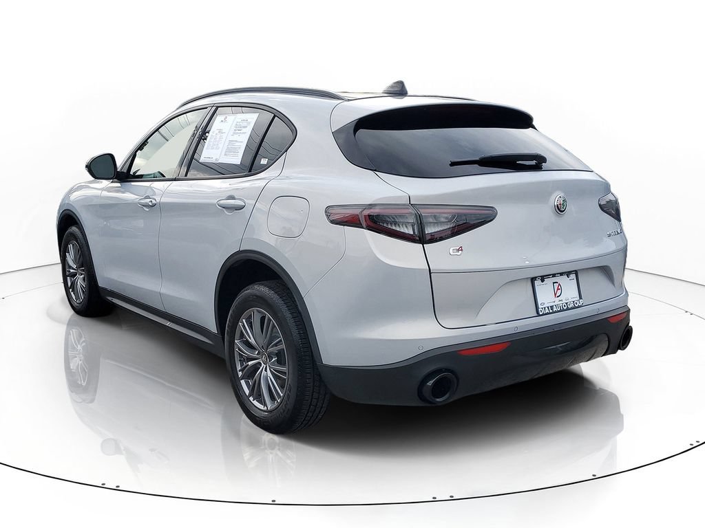 Used 2024 Alfa Romeo Stelvio Sprint AWD/4WD image 3