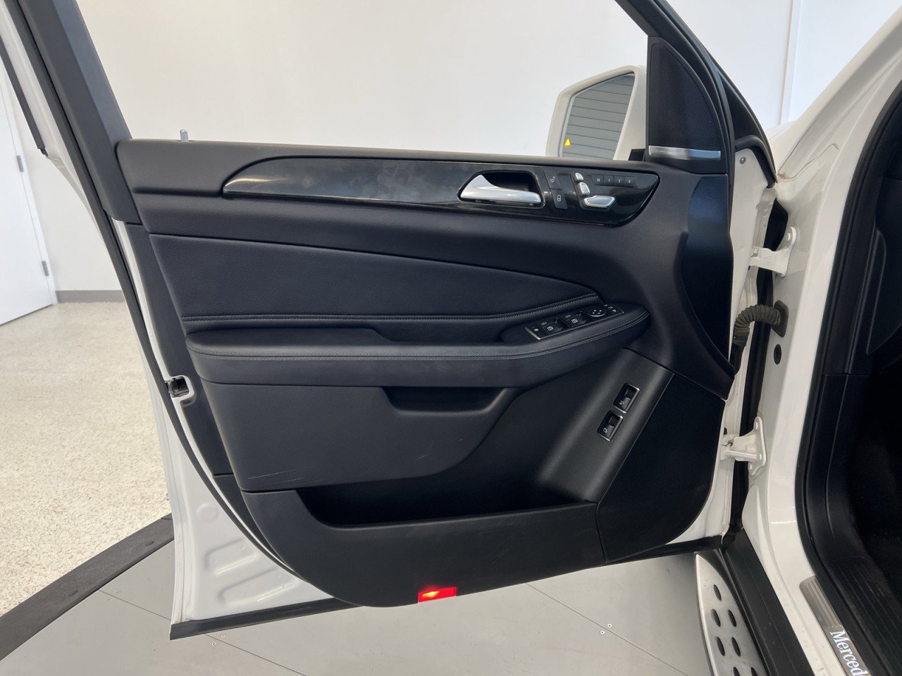 Used 2018 Mercedes-Benz GLS 450 4MATIC image 35