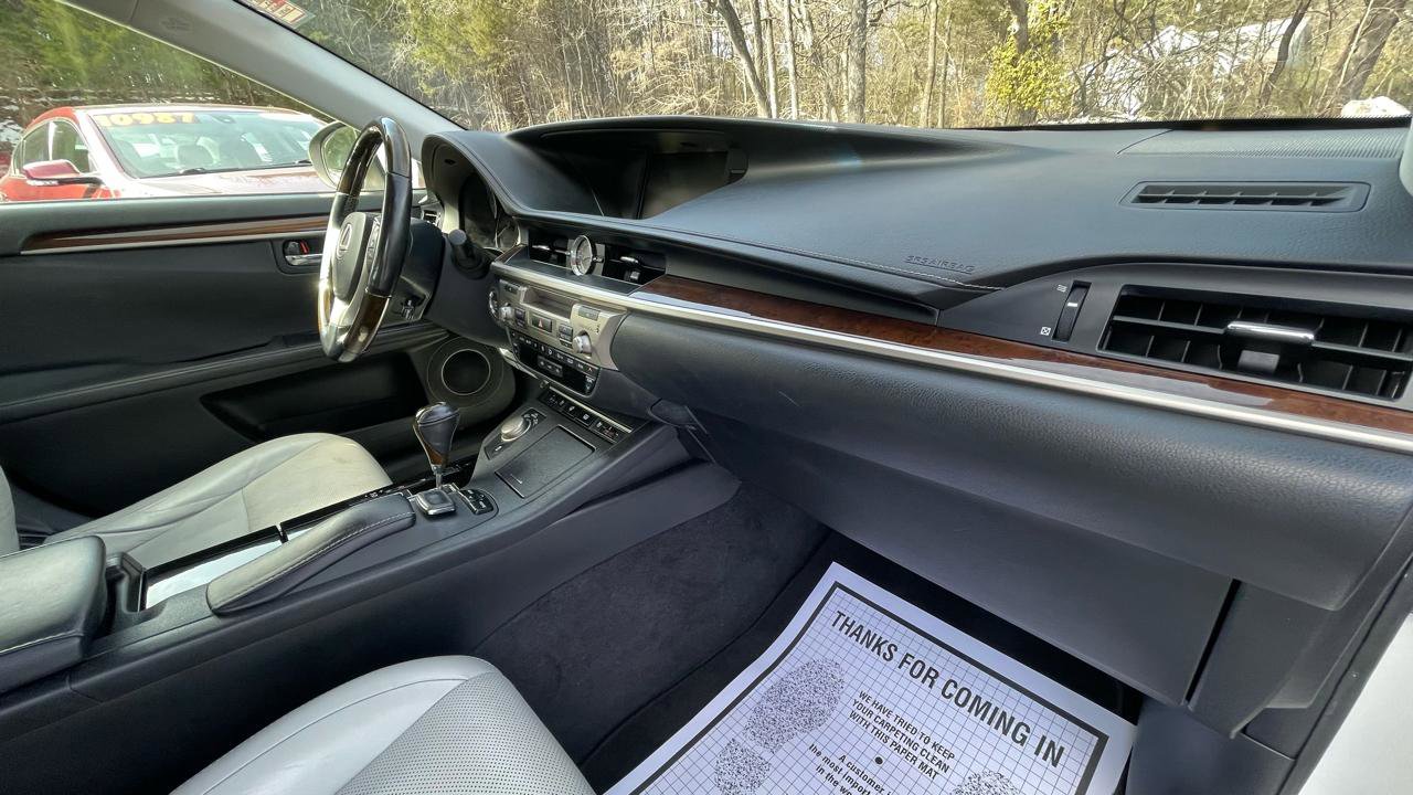 Used 2015 Lexus ES 350 w/ Luxury Package image 27