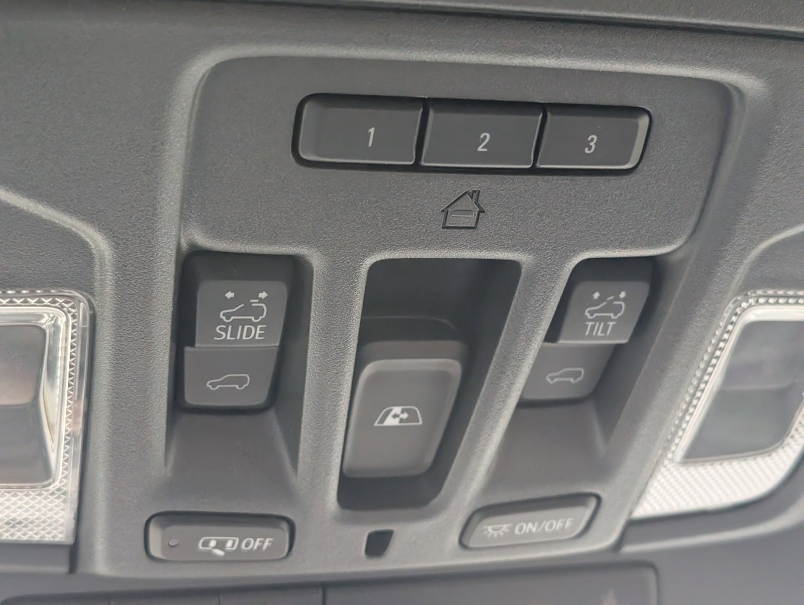 Used 2020 Chevrolet Silverado 1500 High Country w/ Technology Package image 17