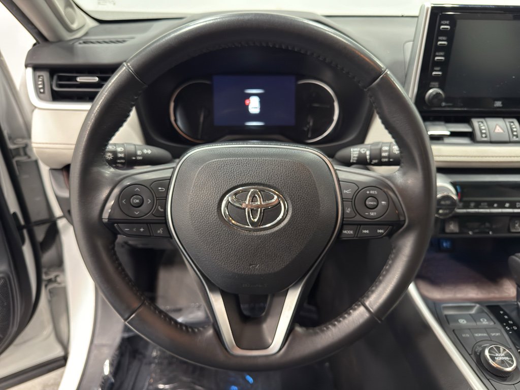 Used 2019 Toyota RAV4 Limited image 17