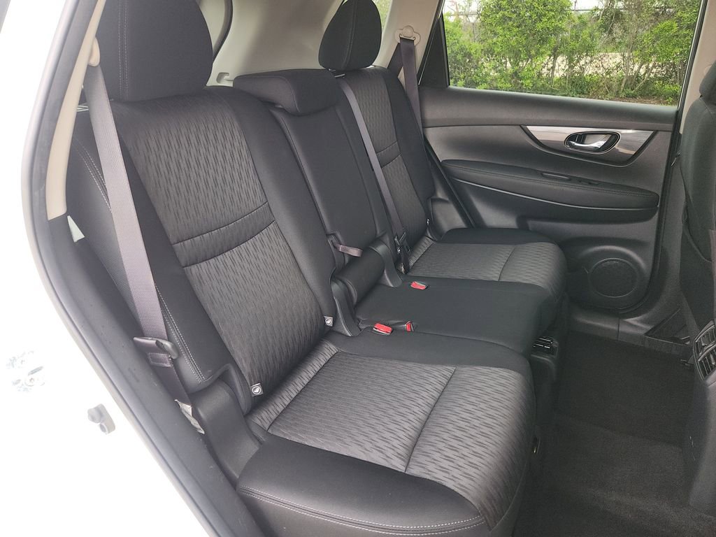 Used 2017 Nissan Rogue SV AWD/4WD image 14