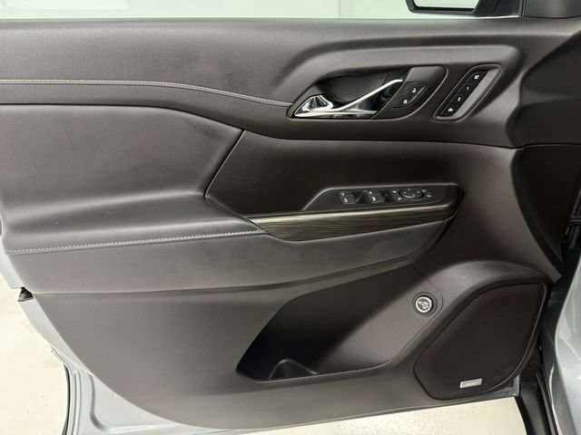 Used 2023 GMC Acadia SLT w/ Preferred Package FWD image 30