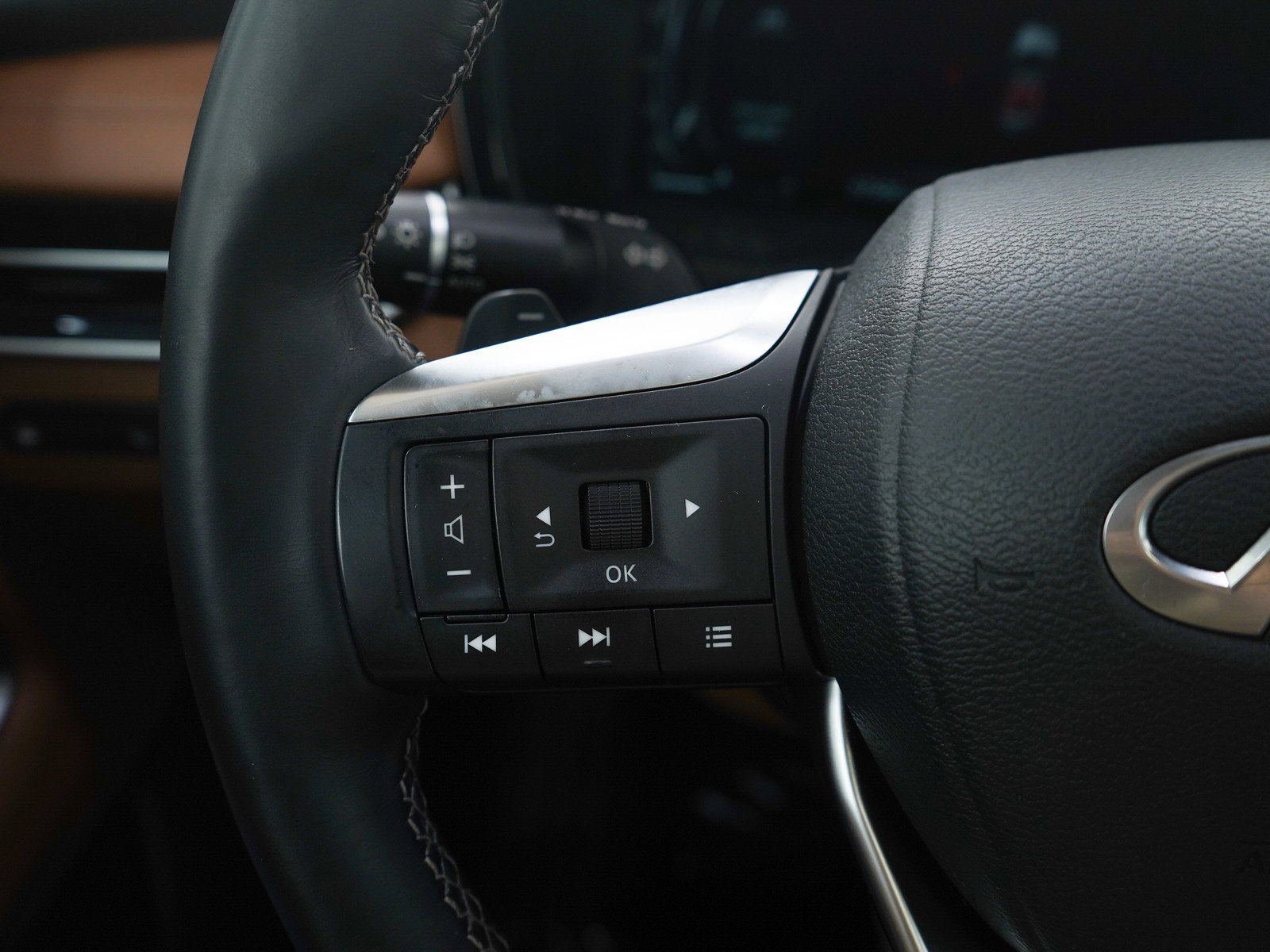 Used 2024 INFINITI QX60 Sensory image 26