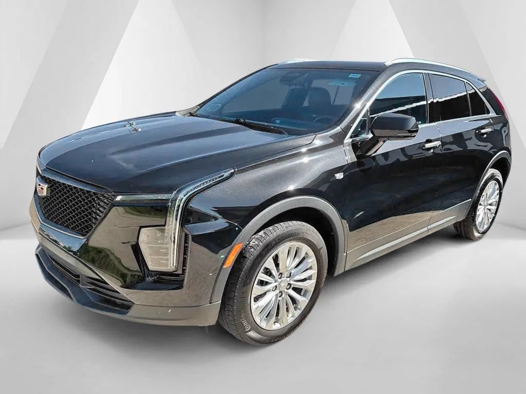 Used 2024 Cadillac XT4 Luxury w/ Cold Weather Package AWD/4WD image 3