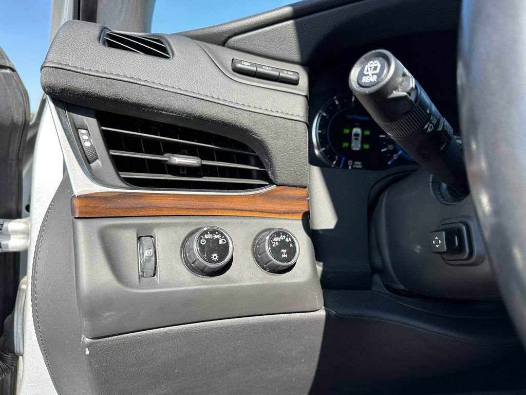 Used 2020 Cadillac Escalade Luxury AWD/4WD image 36