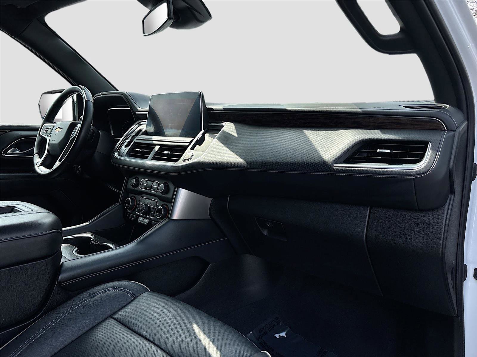 Used 2023 Chevrolet Suburban Premier image 34