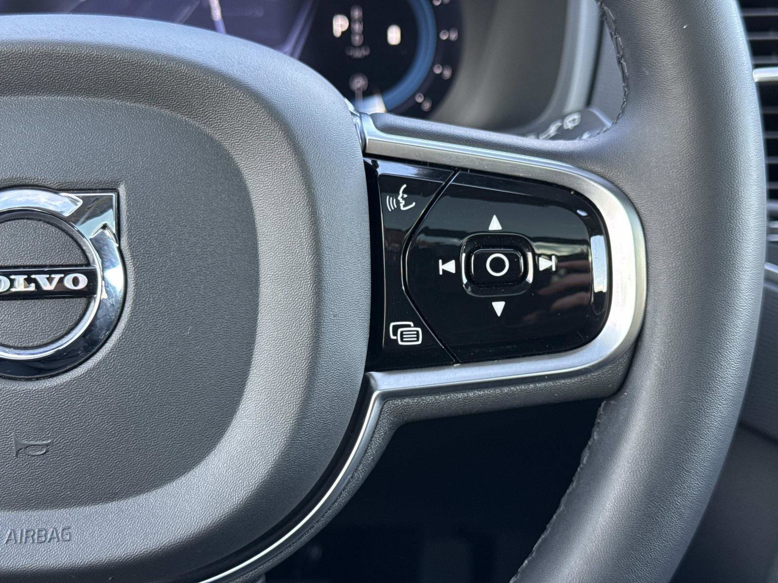 Used 2023 Volvo XC90 B5 Core w/ Protection Package Premier image 8