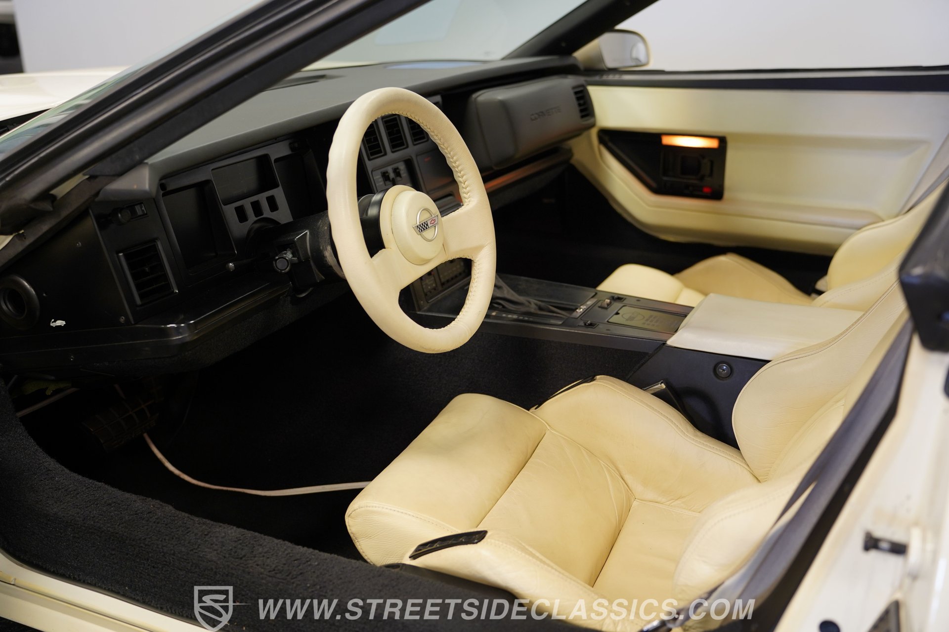 Used 1988 Chevrolet Corvette Coupe RWD image 4