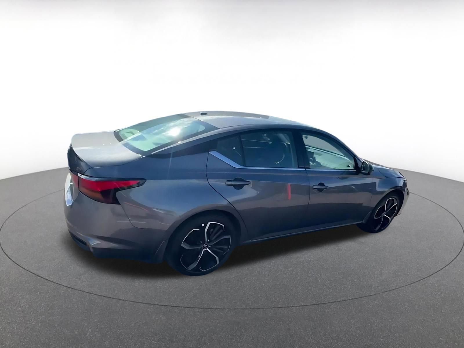 Used 2025 Nissan Altima 2.5 SR image 12