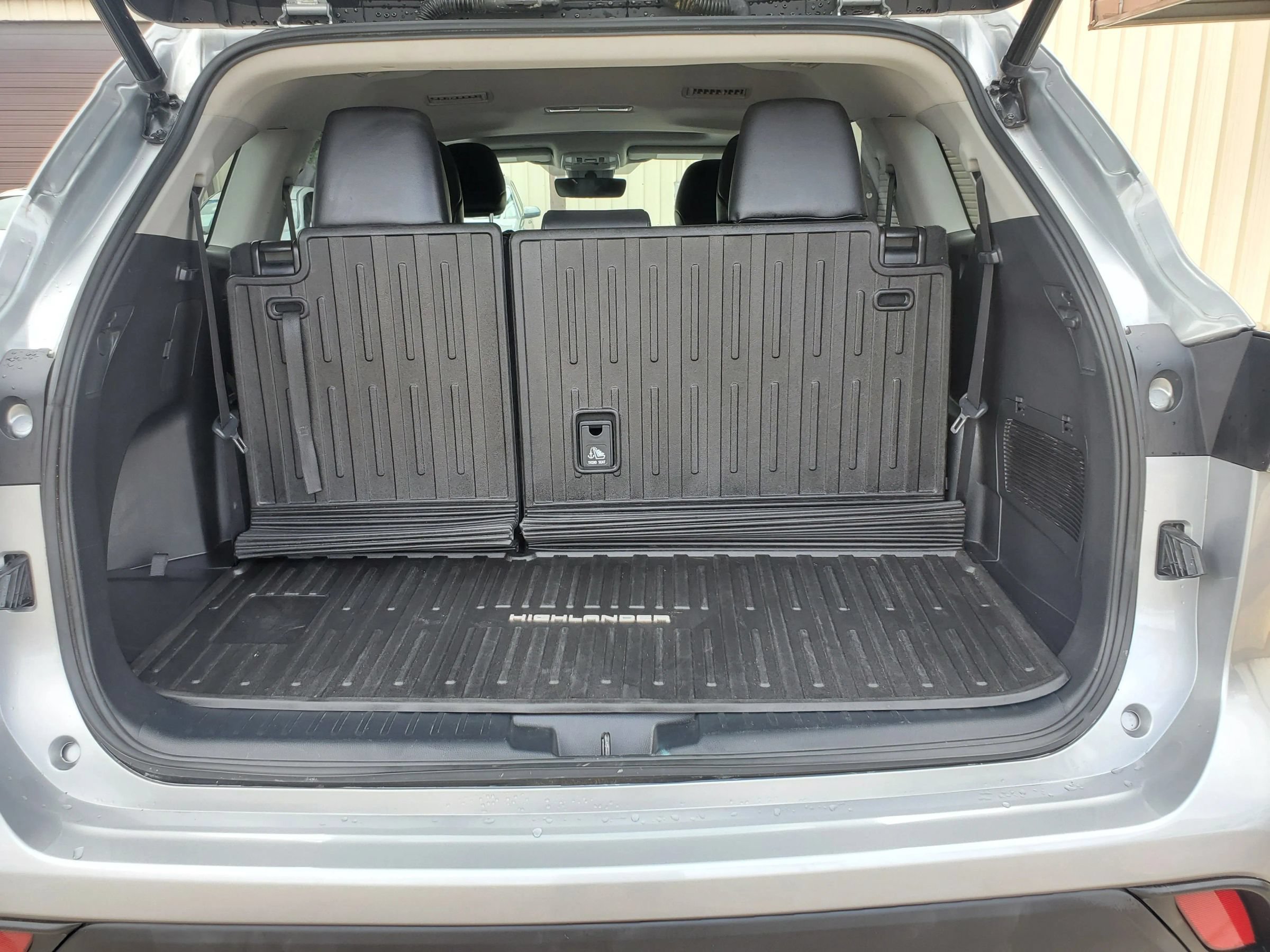 Used 2022 Toyota Highlander XLE FWD image 27