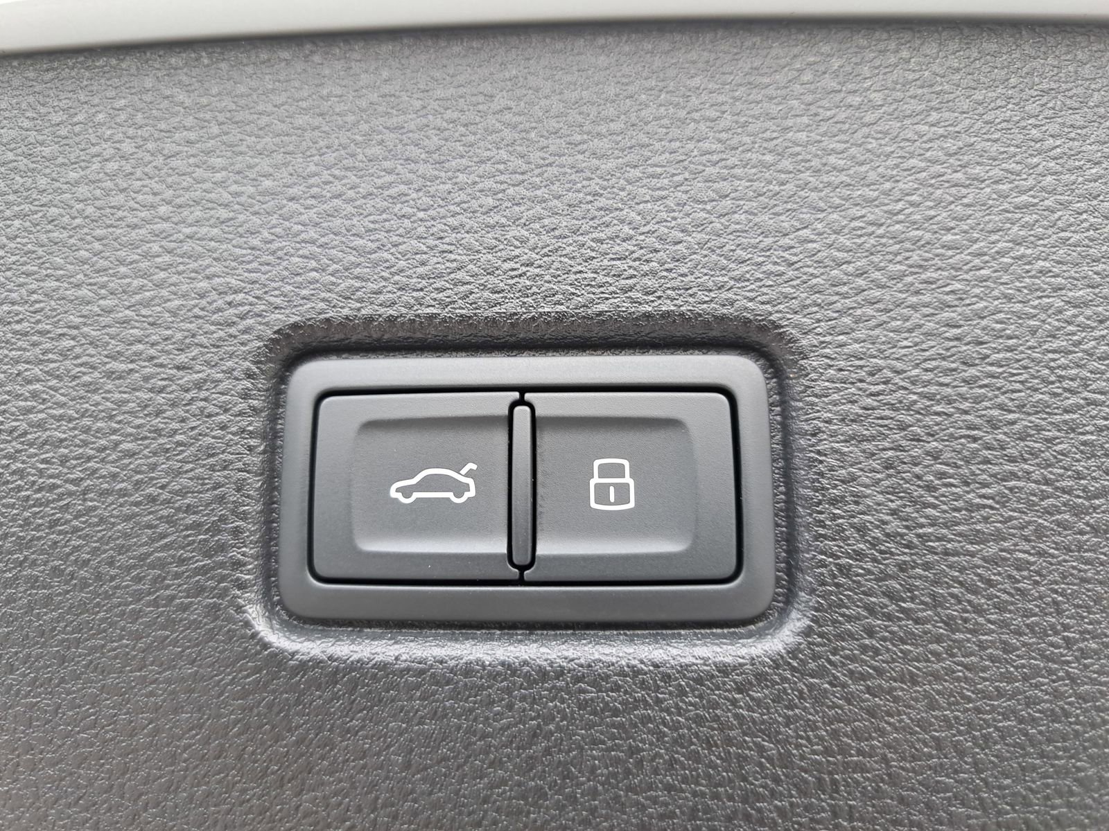 Used 2023 Audi Q5 2.0T Prestige w/ Prestige Package image 13