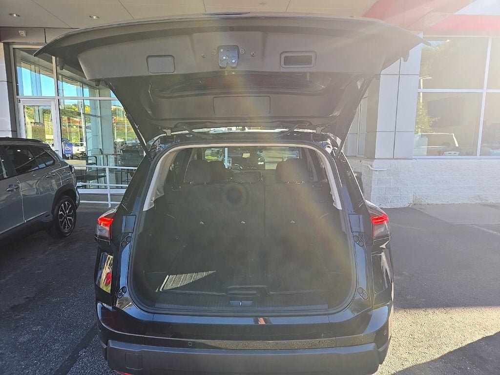 Used 2024 Nissan Rogue S FWD image 16