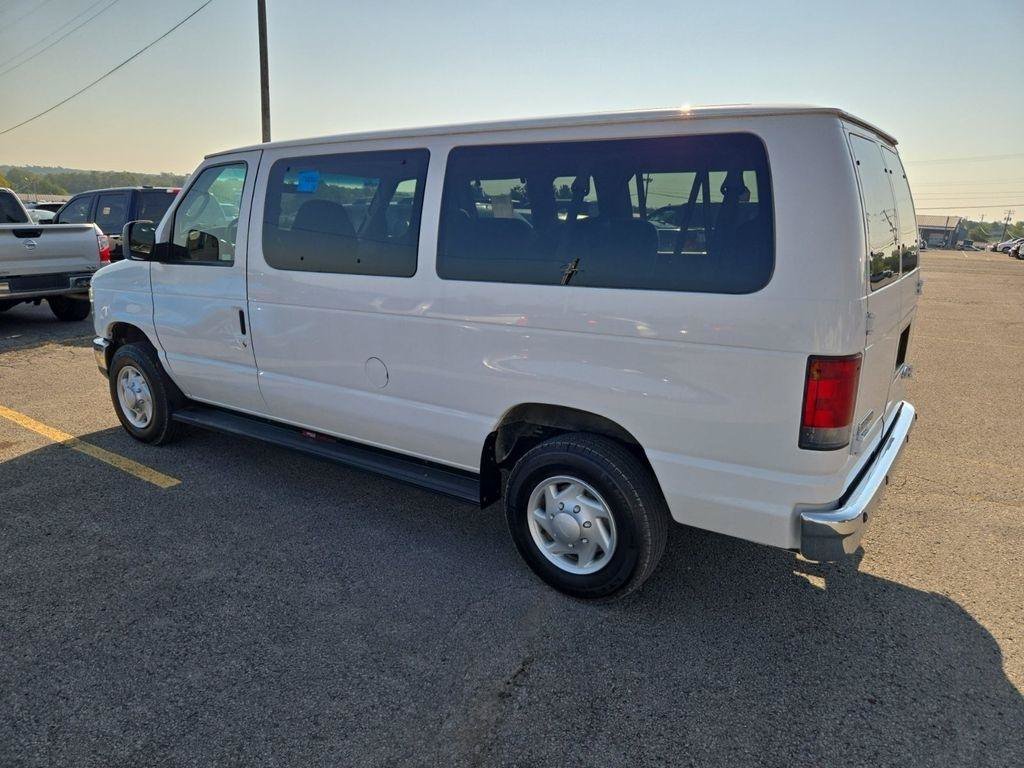 Used 2008 Ford E-350 and Econoline 350 XLT RWD image 4