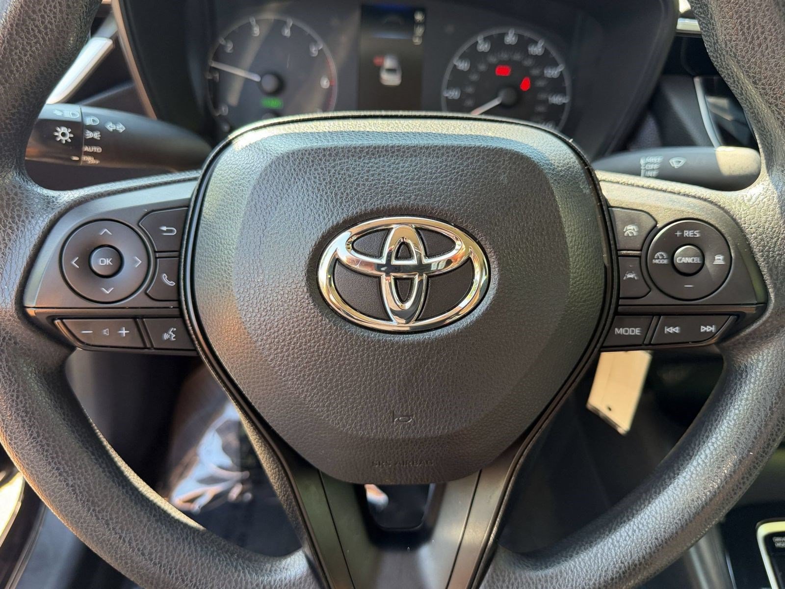 Used 2025 Toyota Corolla LE FWD image 11