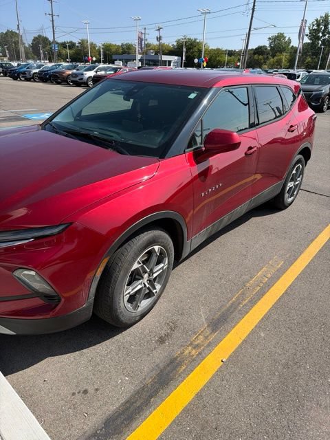 Used 2023 Chevrolet Blazer LT AWD/4WD image 3