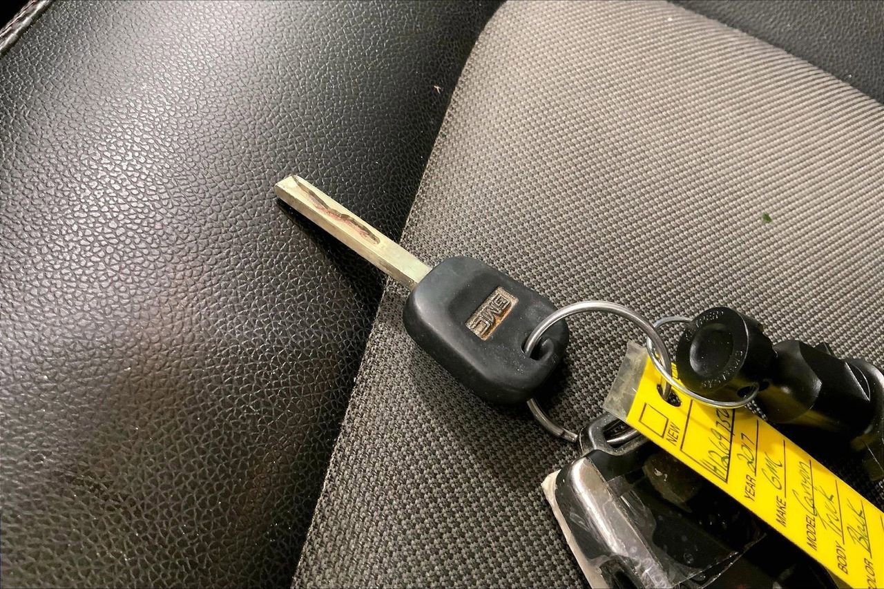 Used 2017 GMC Canyon SLE w/ All Terrain X Package image 11