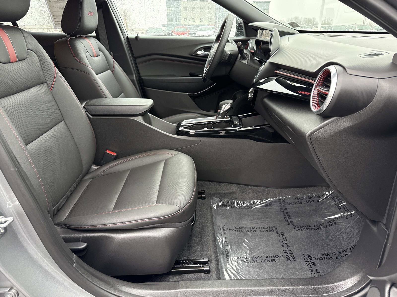 Used 2025 Chevrolet Trax RS image 19