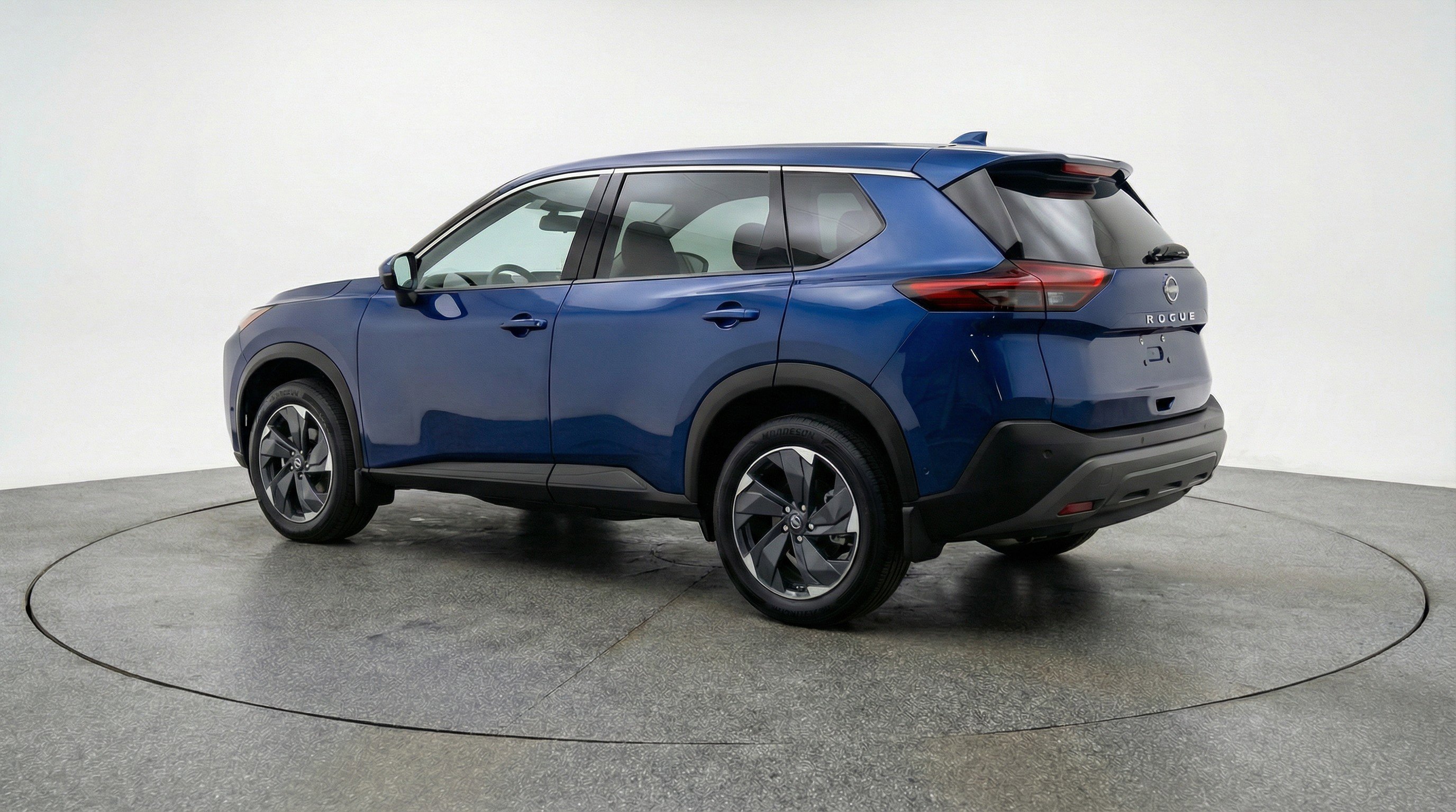 Used 2025 Nissan Rogue SV image 6