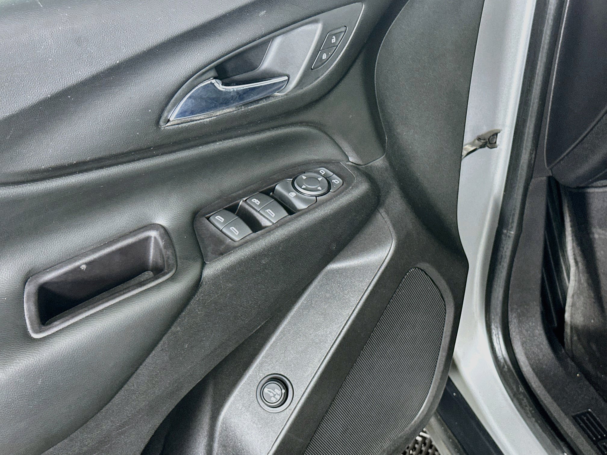 Used 2018 Chevrolet Equinox LT FWD image 15