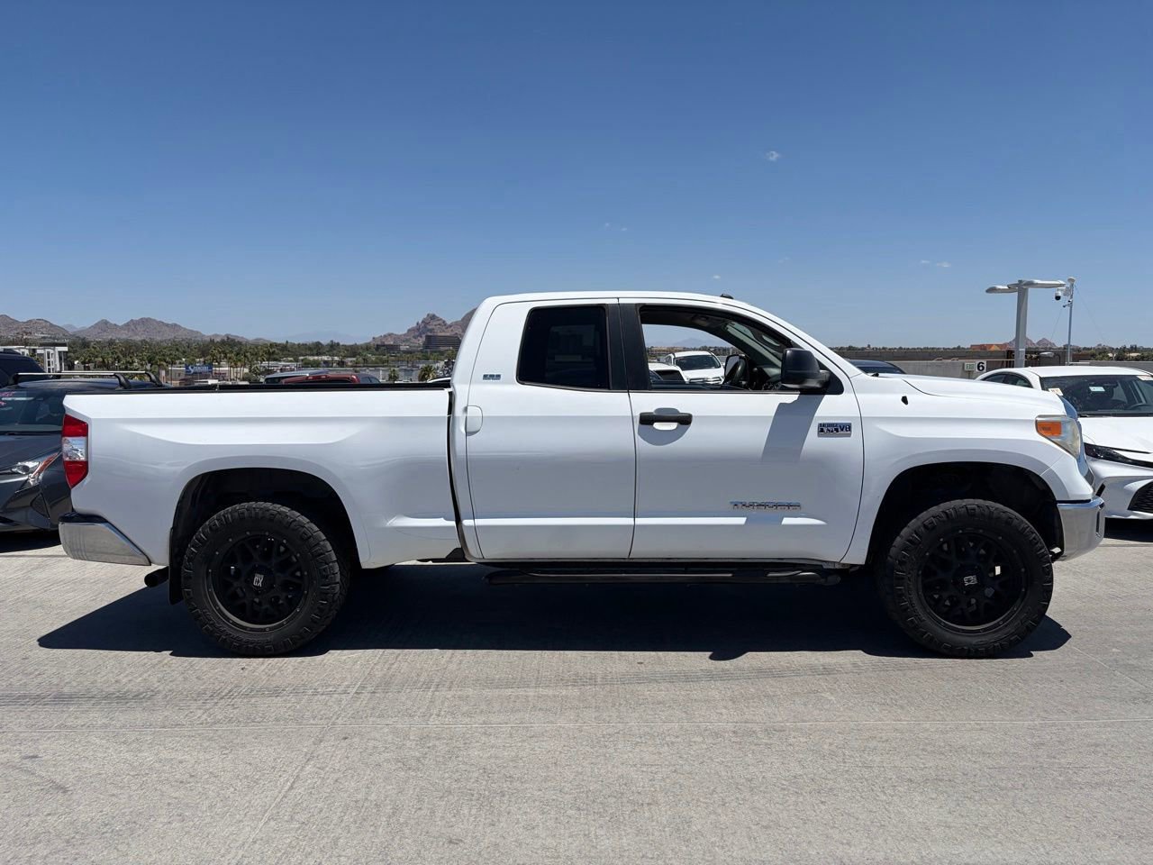 Used 2016 Toyota Tundra SR5 AWD/4WD image 3