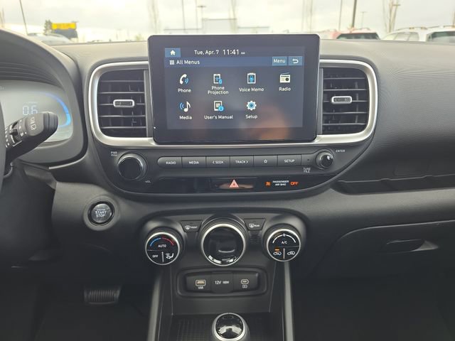Used 2025 Hyundai Venue SEL image 24