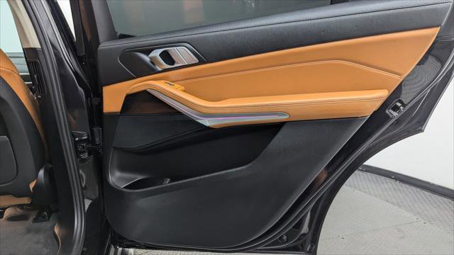 Used 2019 BMW X7 xDrive40i w/ Cold Weather Package image 23