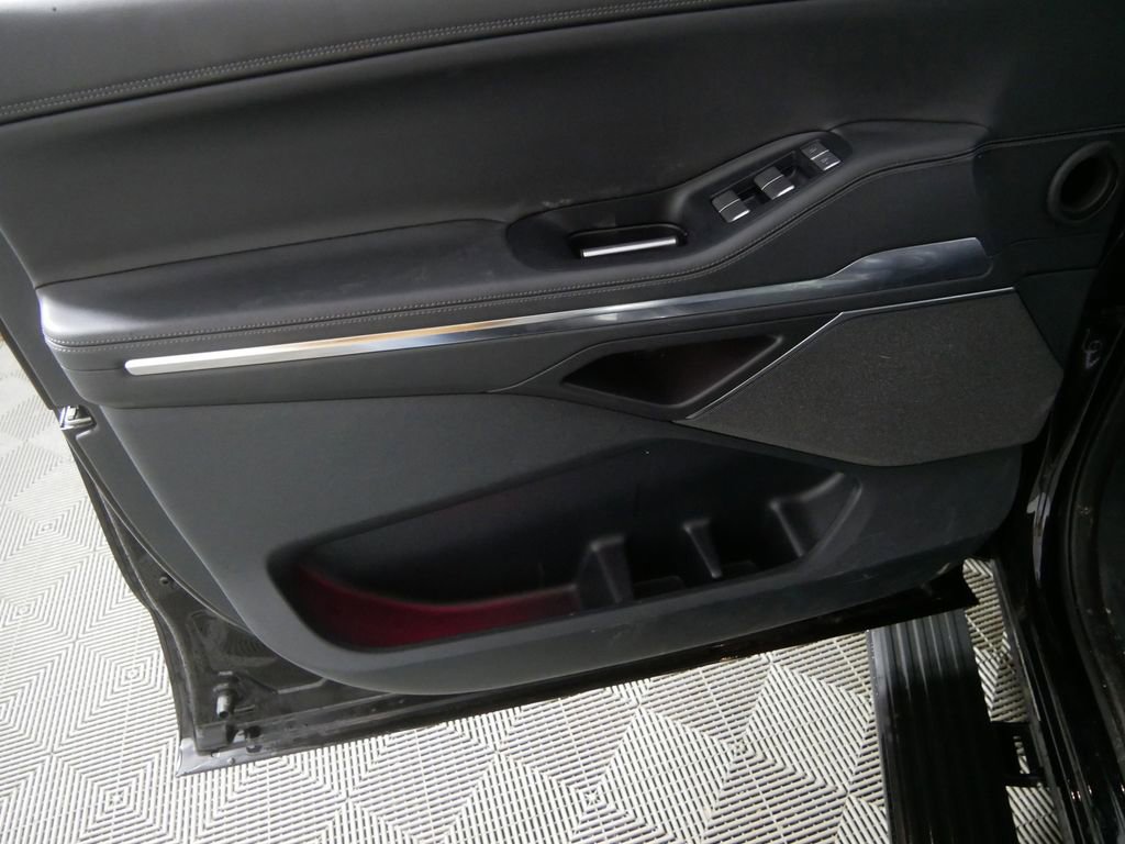 Used 2025 Lincoln Navigator Reserve image 18