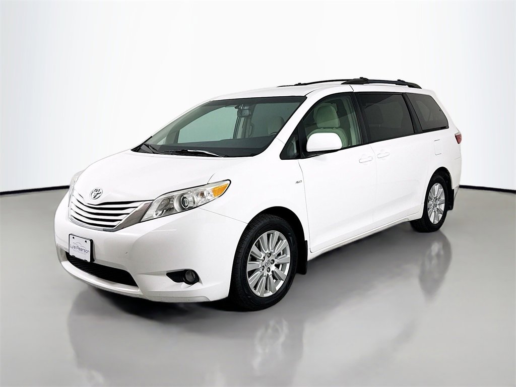 Used 2017 Toyota Sienna LE image 1
