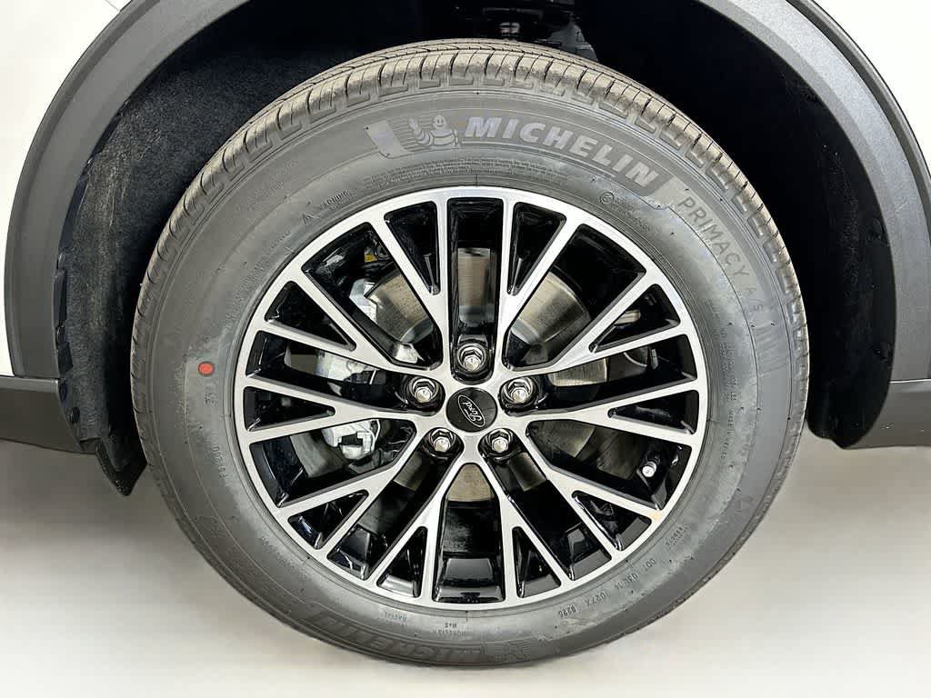 Used 2025 Ford Escape SE FWD image 8
