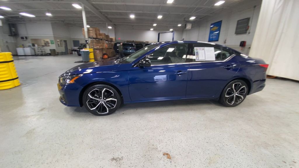 Used 2024 Nissan Altima 2.5 SR image 7