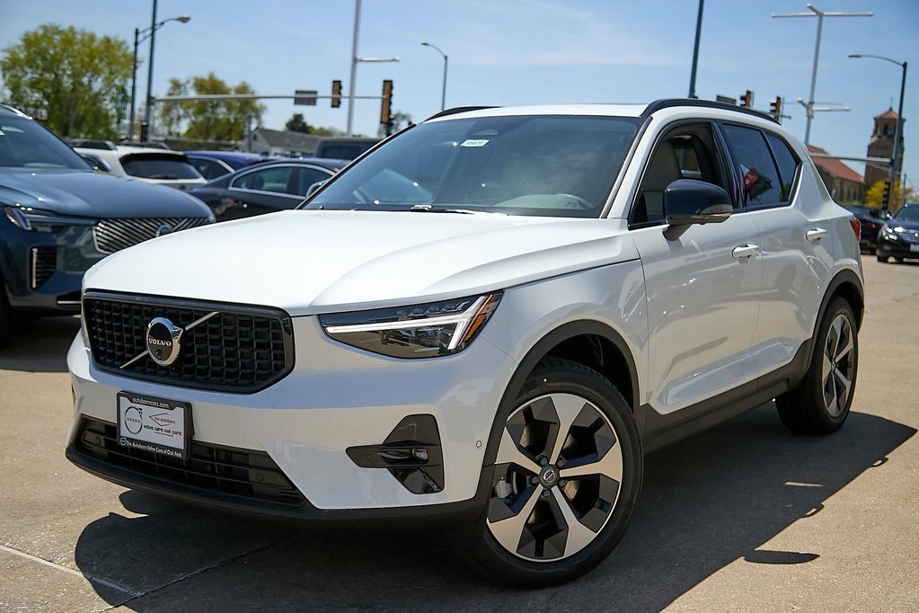 New 2025 Volvo XC40 B5 Plus w/ Protection Package Premier image 2