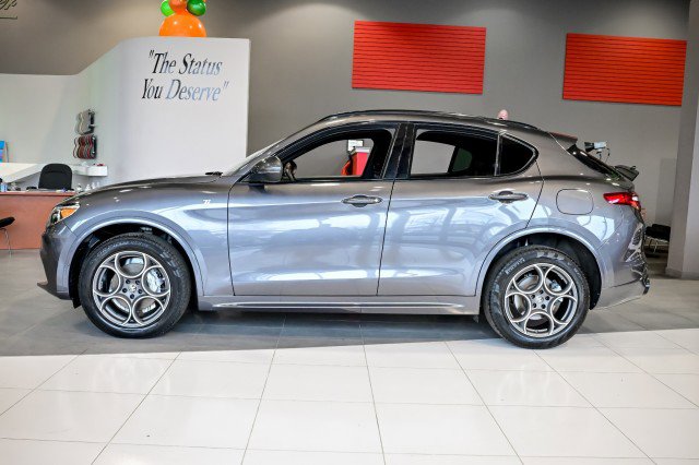 Used 2022 Alfa Romeo Stelvio Ti image 8