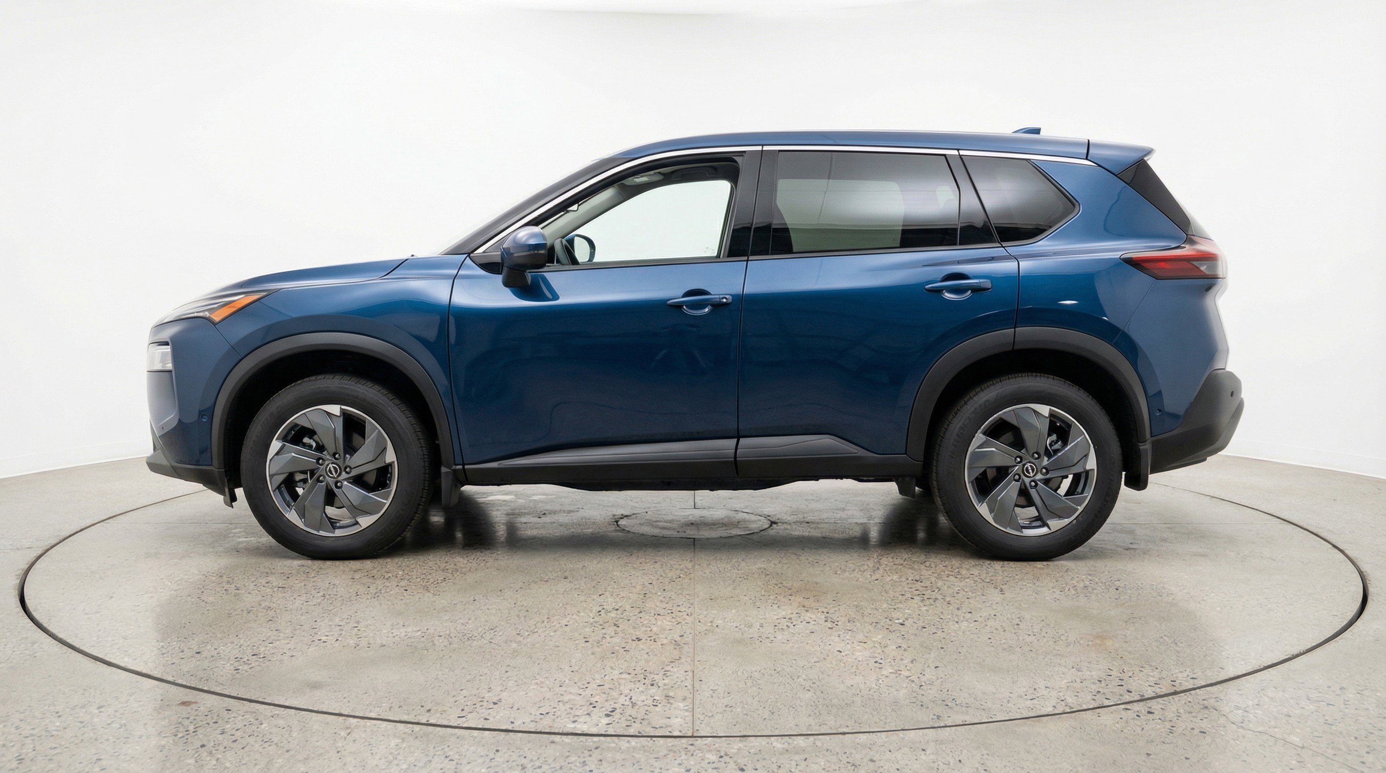 Used 2025 Nissan Rogue SV FWD image 5
