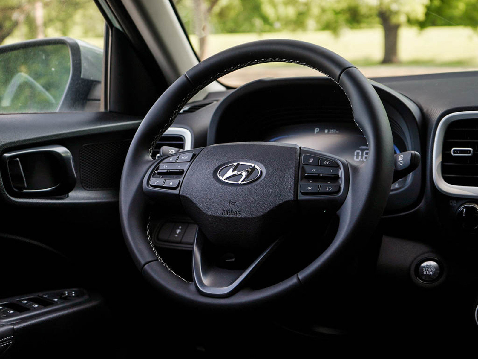 New 2025 Hyundai Venue Limited image 14