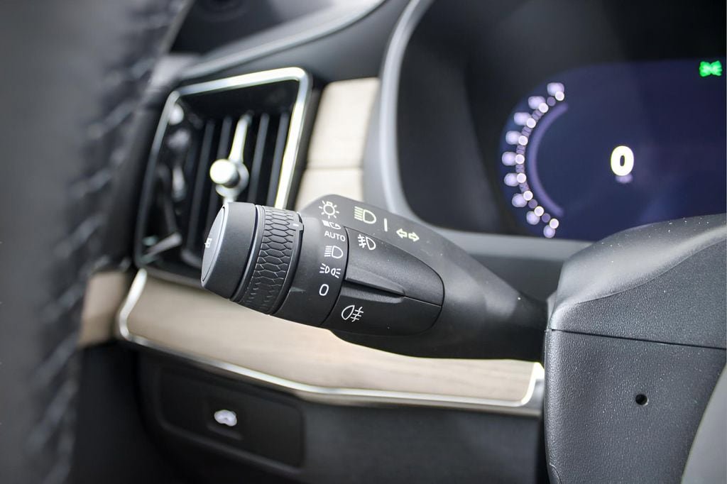 New 2026 Volvo XC90 B5 Core w/ Protection Package Premier image 28