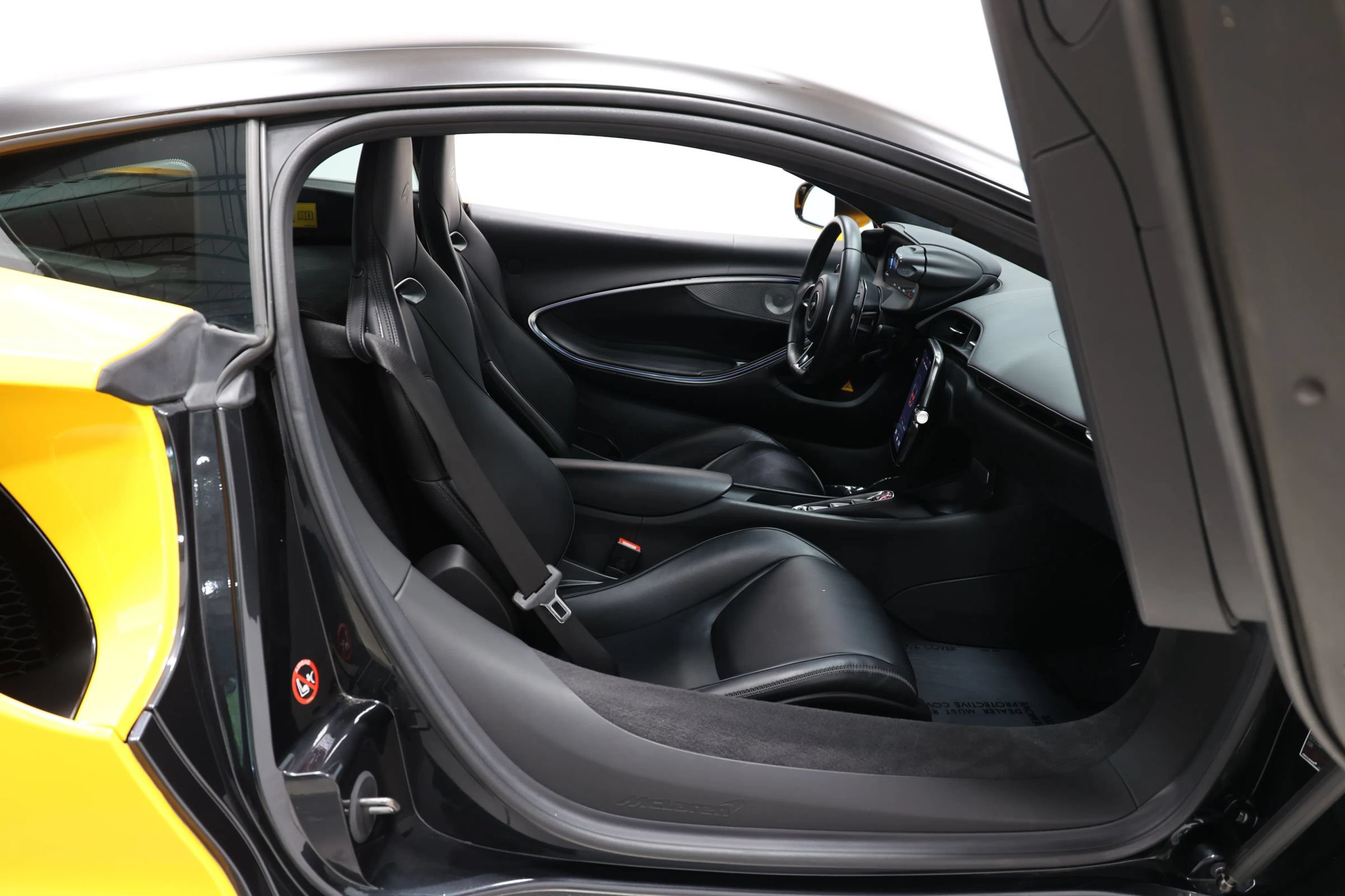 Used 2023 McLaren Artura RWD image 67
