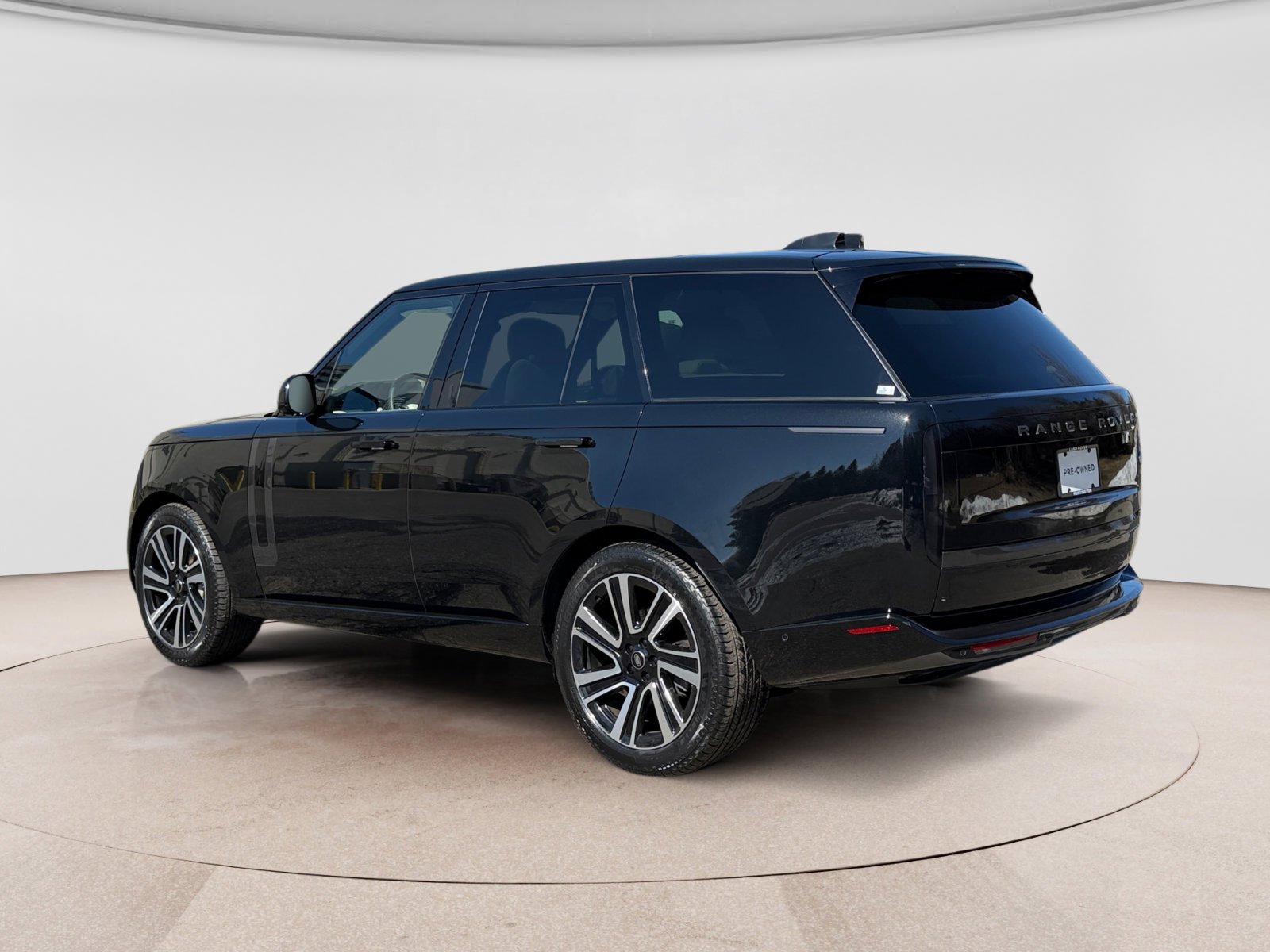 Used 2023 Land Rover Range Rover SE image 3