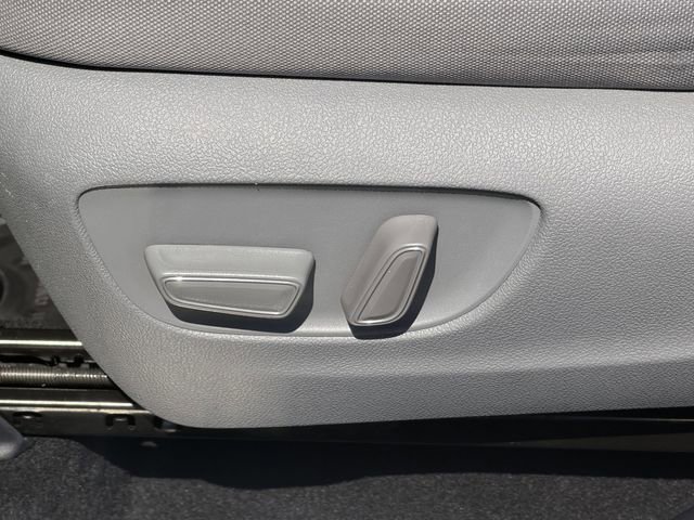Used 2022 Toyota Highlander LE FWD image 20