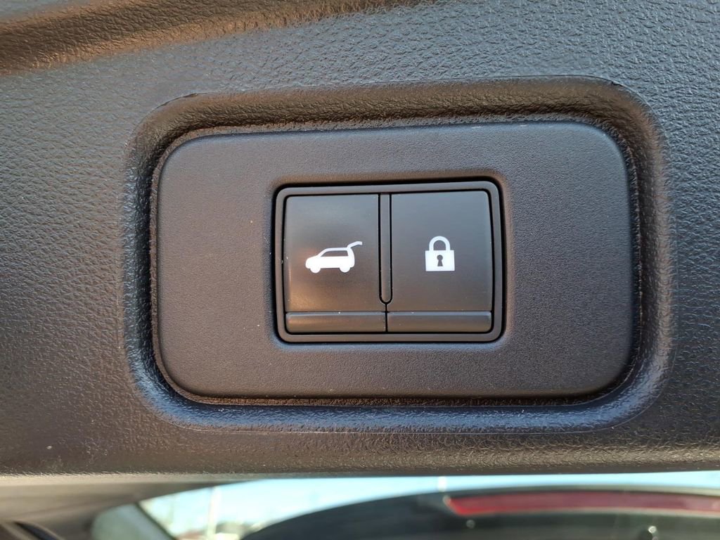 Used 2022 Nissan Pathfinder Platinum AWD/4WD image 15