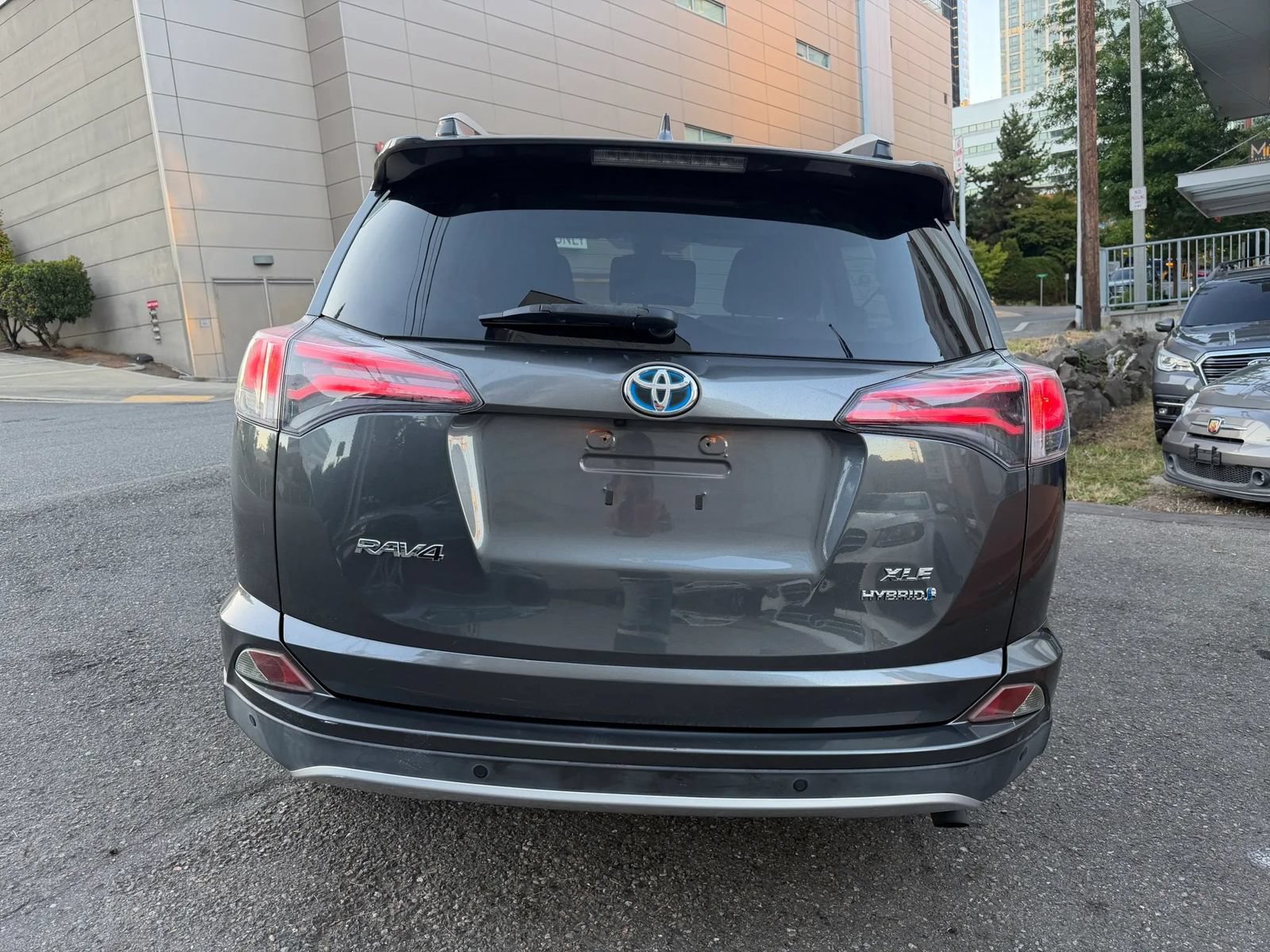 Used 2016 Toyota RAV4 XLE w/ Convenience Package AWD/4WD image 8