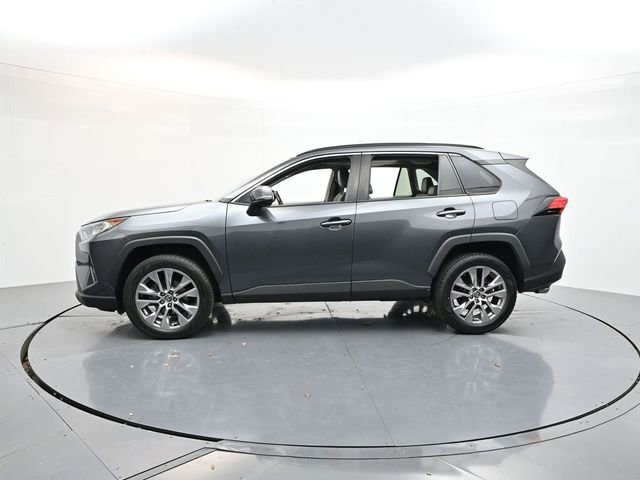 Used 2020 Toyota RAV4 XLE Premium image 5
