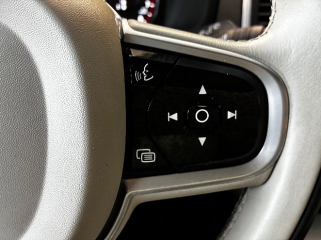 Used 2020 Volvo XC90 T5 Momentum w/ Protection Package Premier image 21