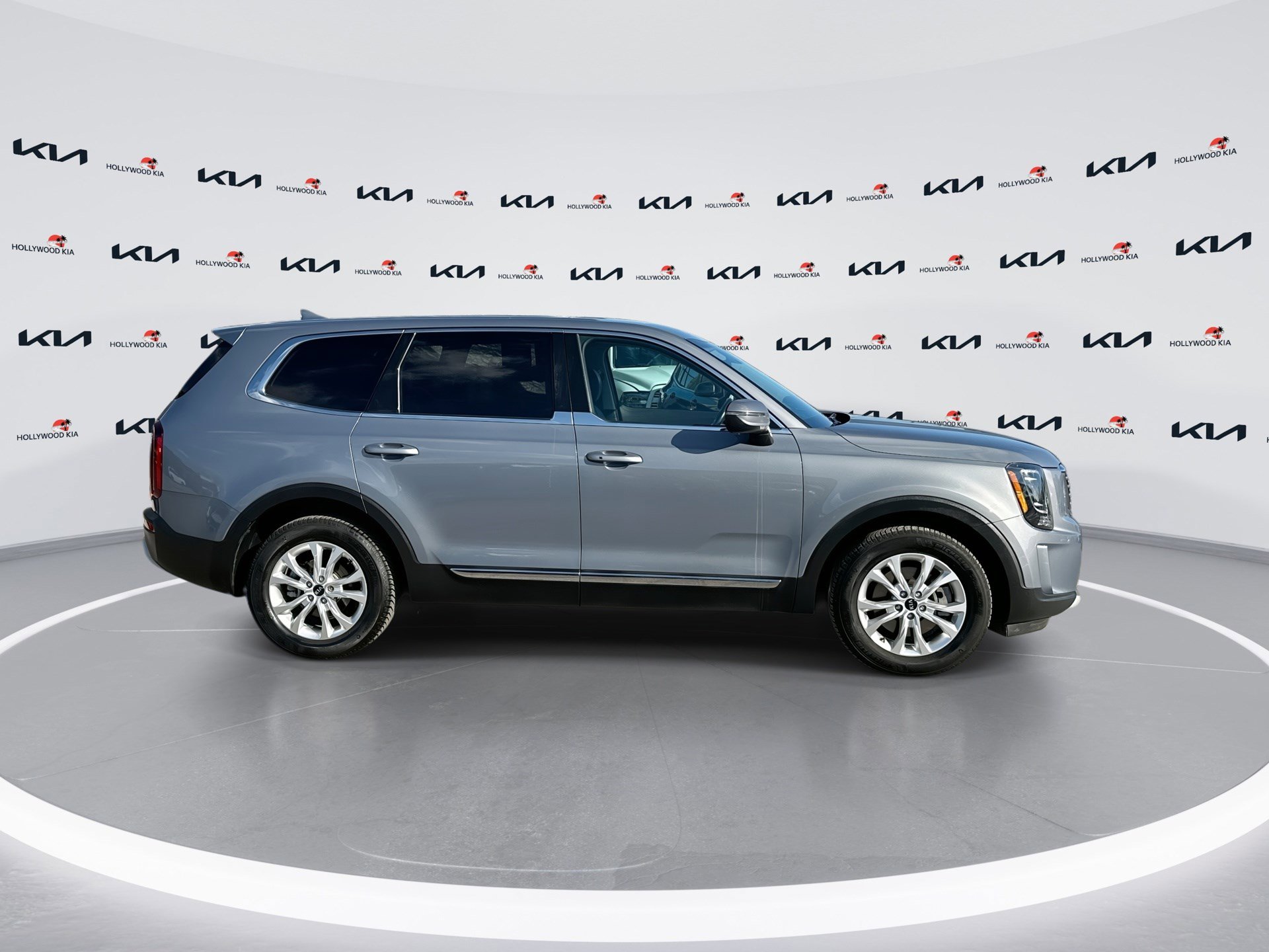 Certified 2020 Kia Telluride LX image 9