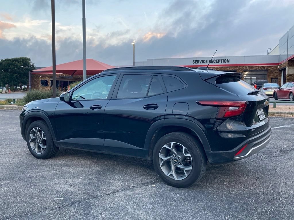 Used 2025 Chevrolet Trax LT FWD image 5