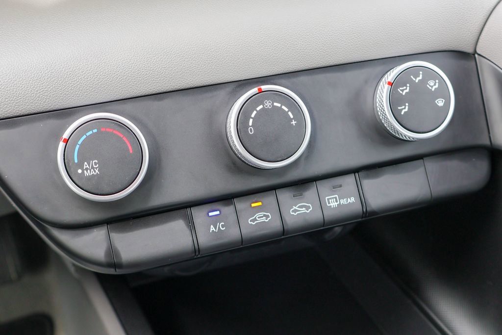 Used 2023 Hyundai Elantra SE image 15