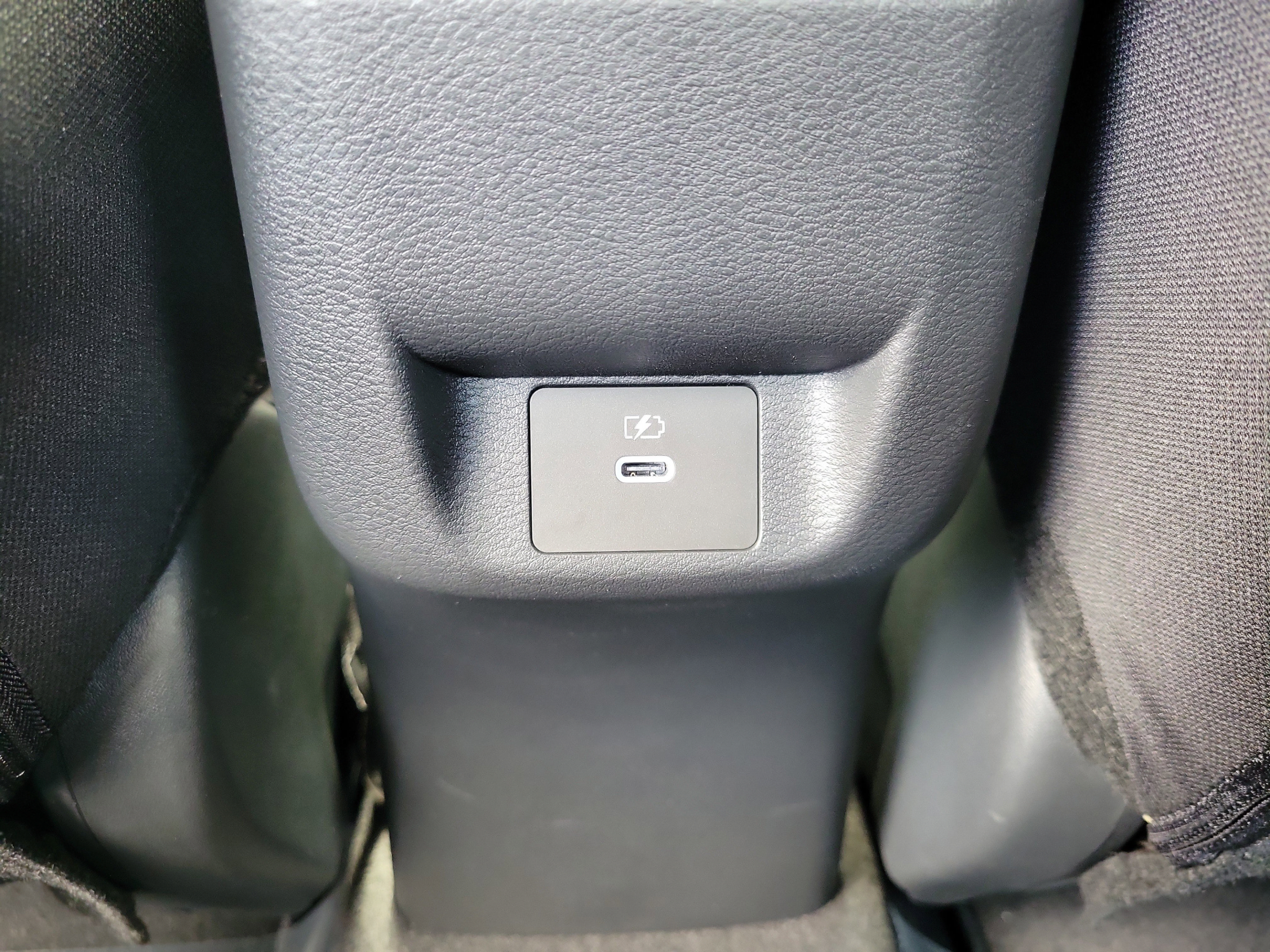 New 2025 Nissan Versa SR w/ Trunk Package FWD image 11
